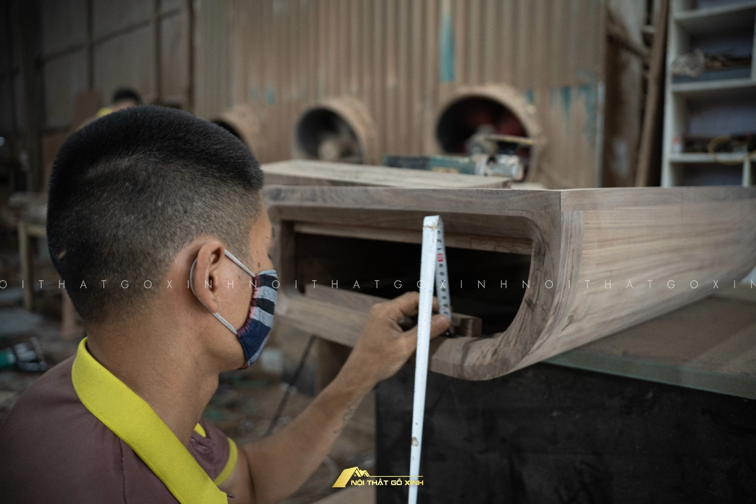Thợ thủ công tại nội thất gỗ xinh 1