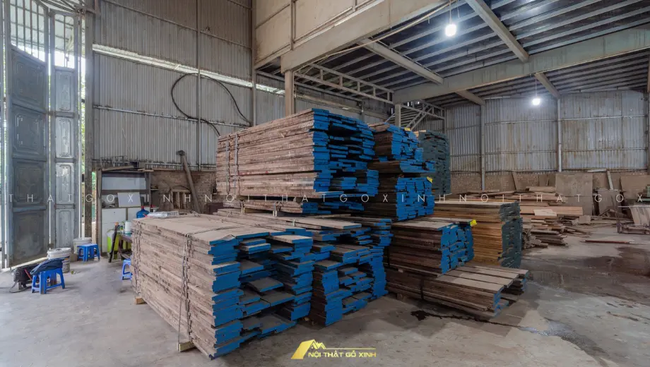 Thi công nội thất gỗ óc chó cho biệt thự có khó không? Những điều cần biết