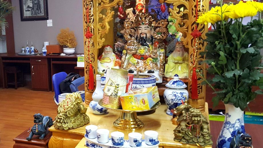 Chú ý khi đặt và sử dụng bát hương trên bàn thờ Thần Tài