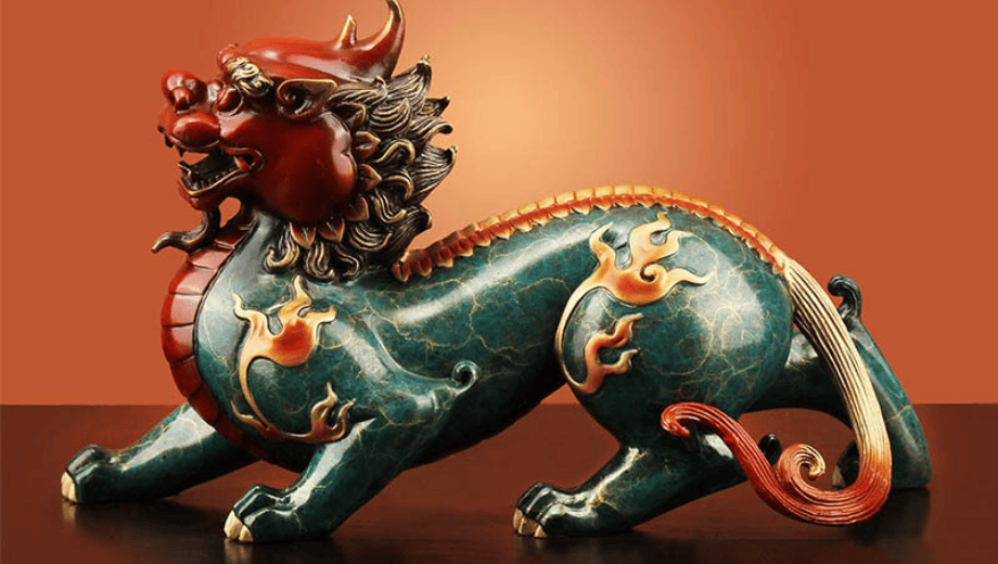 Tỳ hưu có hợp với kệ gỗ óc chó trong phòng khách không?