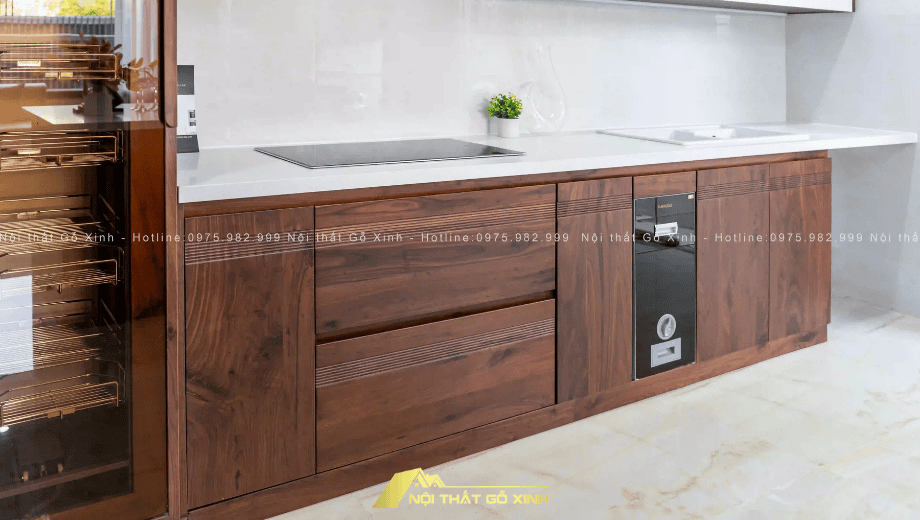 Tủ bếp gỗ óc chó cho biệt thự đẹp, hiện đại