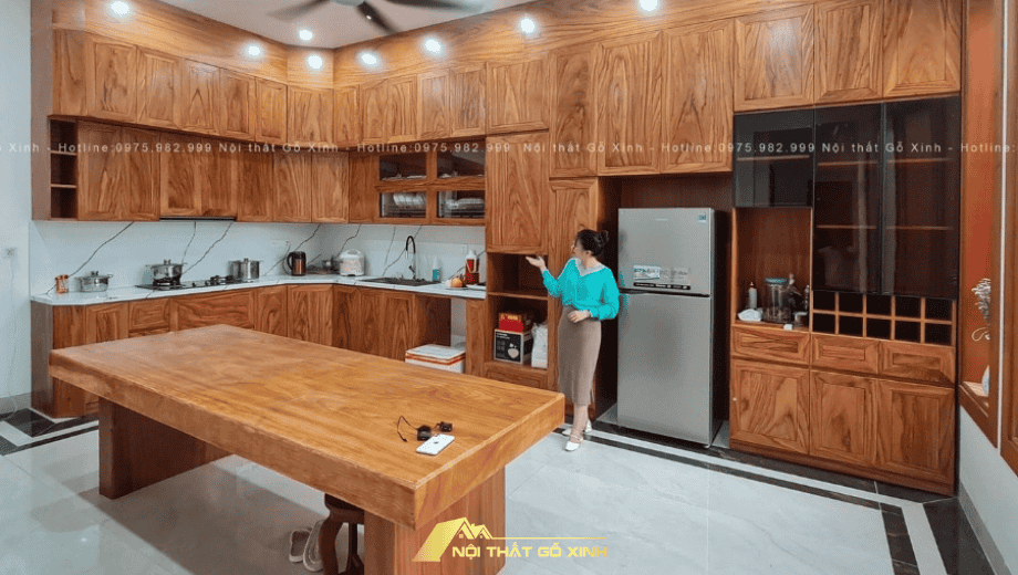 Vì Sao Tủ Bếp Gỗ Óc Chó Là Lựa Chọn Hoàn Hảo Cho Biệt Thự?