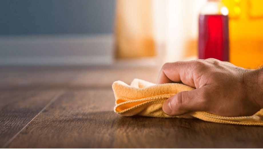 Lau gỗ óc chó bằng khăn