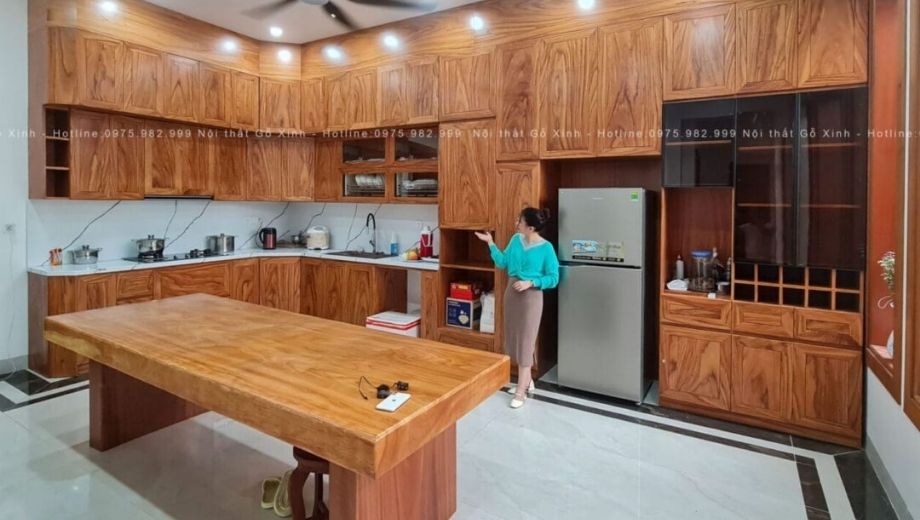 Tủ bếp gỗ óc chó đỏ Tured