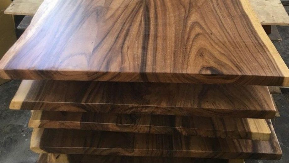 Gỗ óc chó màu nâu trầm sắc trung tính cân bằng năng lượng tốt 