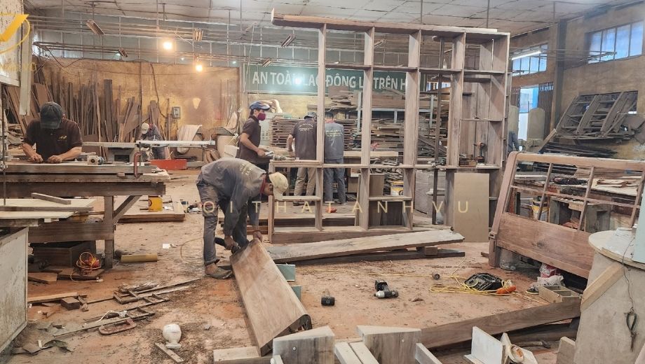 Thi công gỗ óc chó Anh Dũng