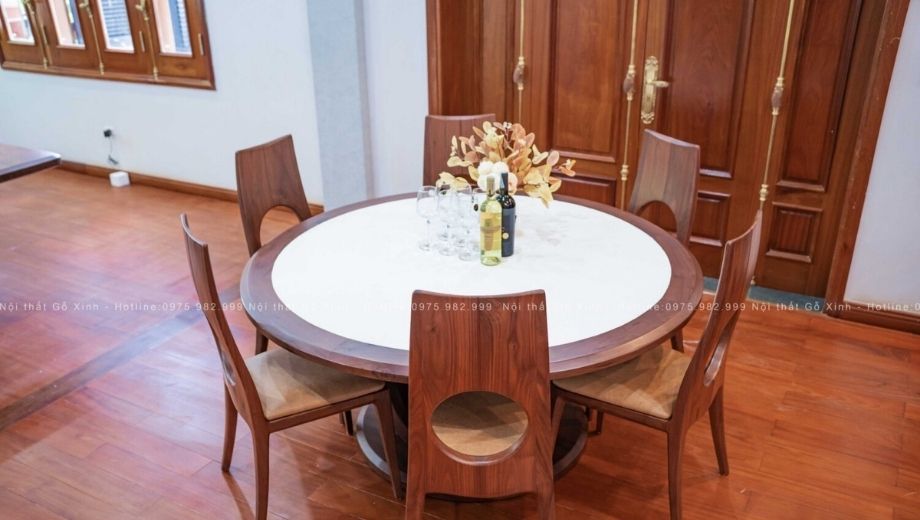 bộ bàn ghế ăn với chất liệu là gỗ